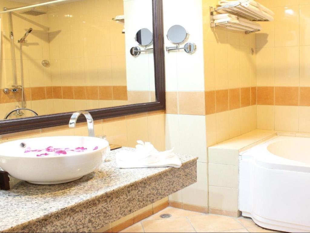 Daosavanh Resort & Spa Hotel Savannakhet Eksteriør billede